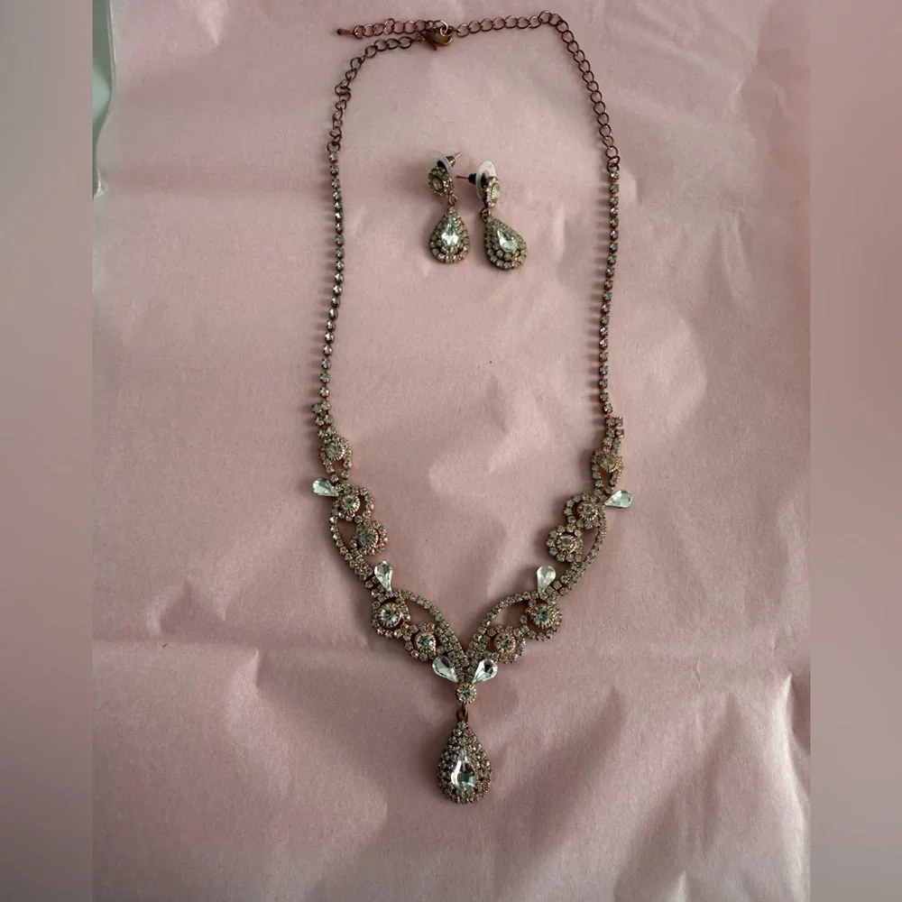 New Marquise Collection Jewelry Rose Gold Necklace/Earrings w/Cubic Zirconias - Picture 2 of 14